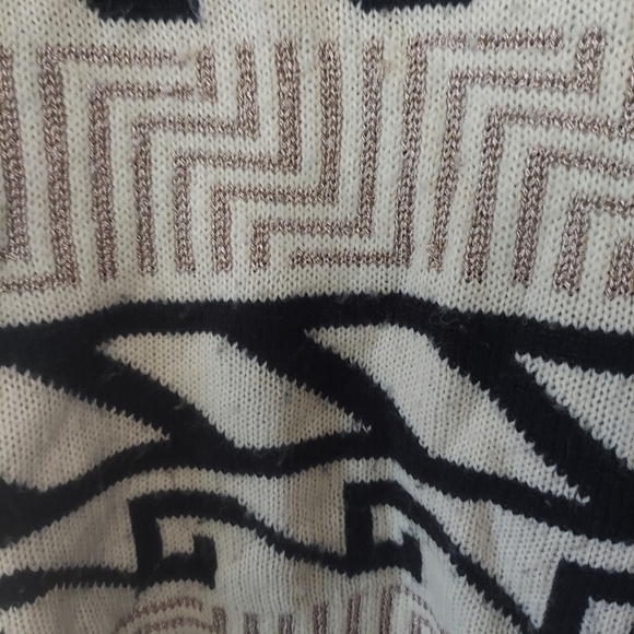 W118 Sweater Poncho - Picture 3 of 5